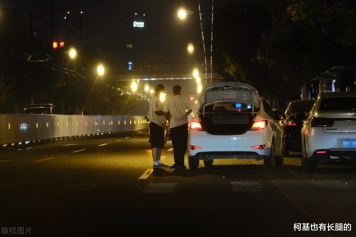 柯基也有长腿的 无证司机没接单，却被运管处罚：开网约车还不如开黑车！