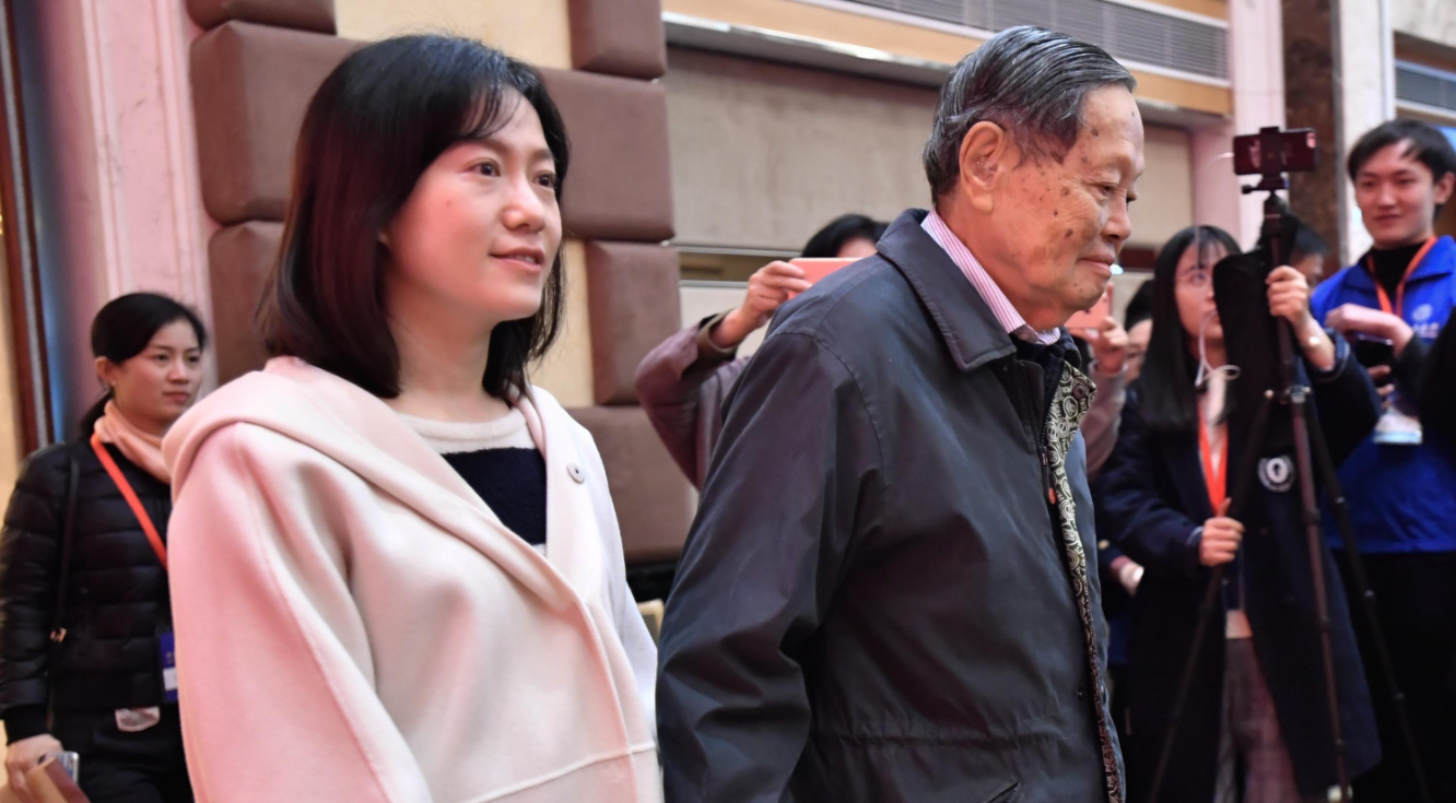 杨振宁|杨振宁：我死后赞成你再婚，翁帆的回答，展现了两人之间的情感