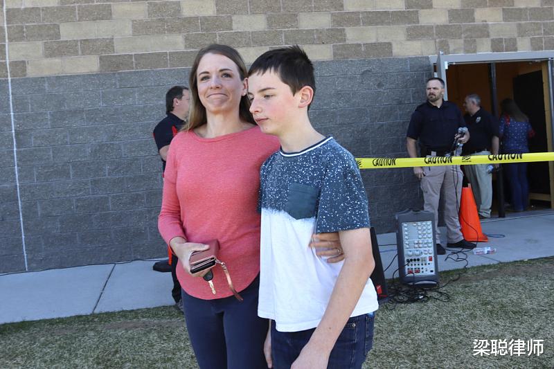 梁聪律师 没领结婚证，孩子不跟我姓，怎么还让我出抚养费？法院这样判