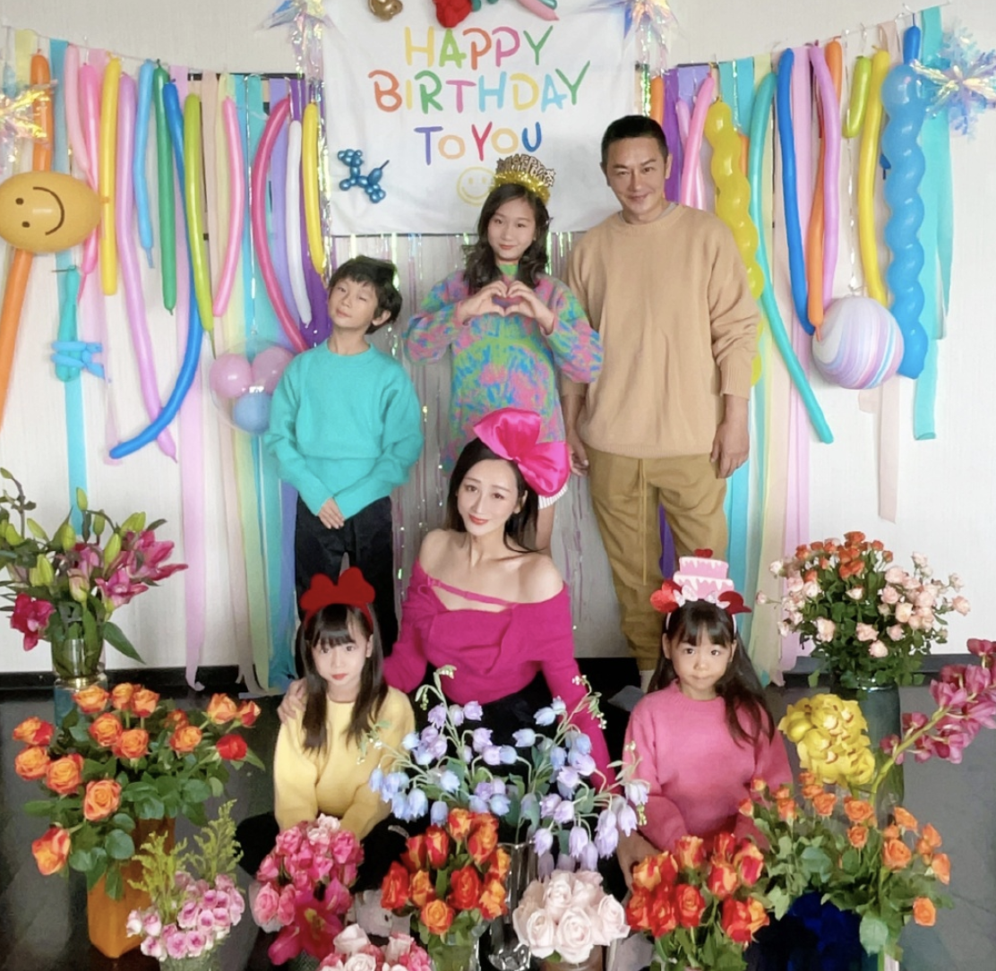 蒋丽莎|陈浩民妻子女儿同天生日，一家六口共用一张脸，蒋丽莎年轻似少女