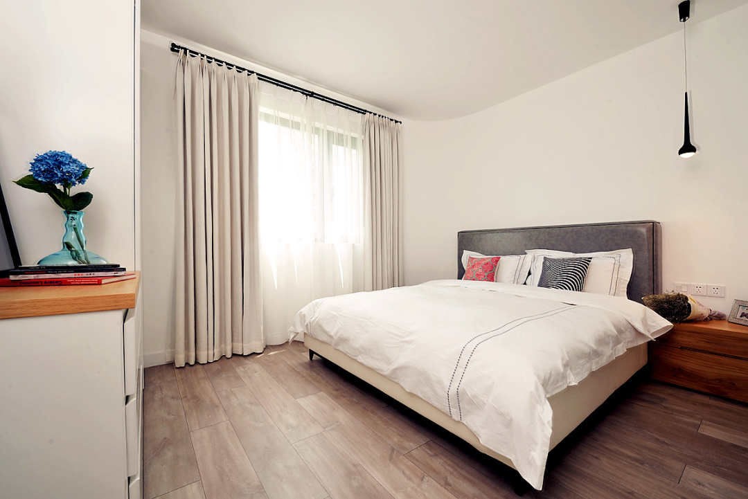 家居超人|抛弃厚重的装饰和点缀，巧用原木色装点空间，为空间做一个减法