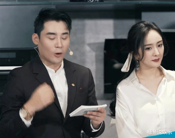 杨幂|生图状态下的杨幂有多美？白色衬衫尽显优雅范，低马尾造型好温柔