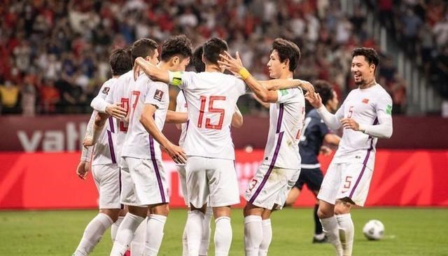 国足|6：0！43年不败！国足暴击亚洲鱼腩，7战0负+4连胜，剑指锁定第二