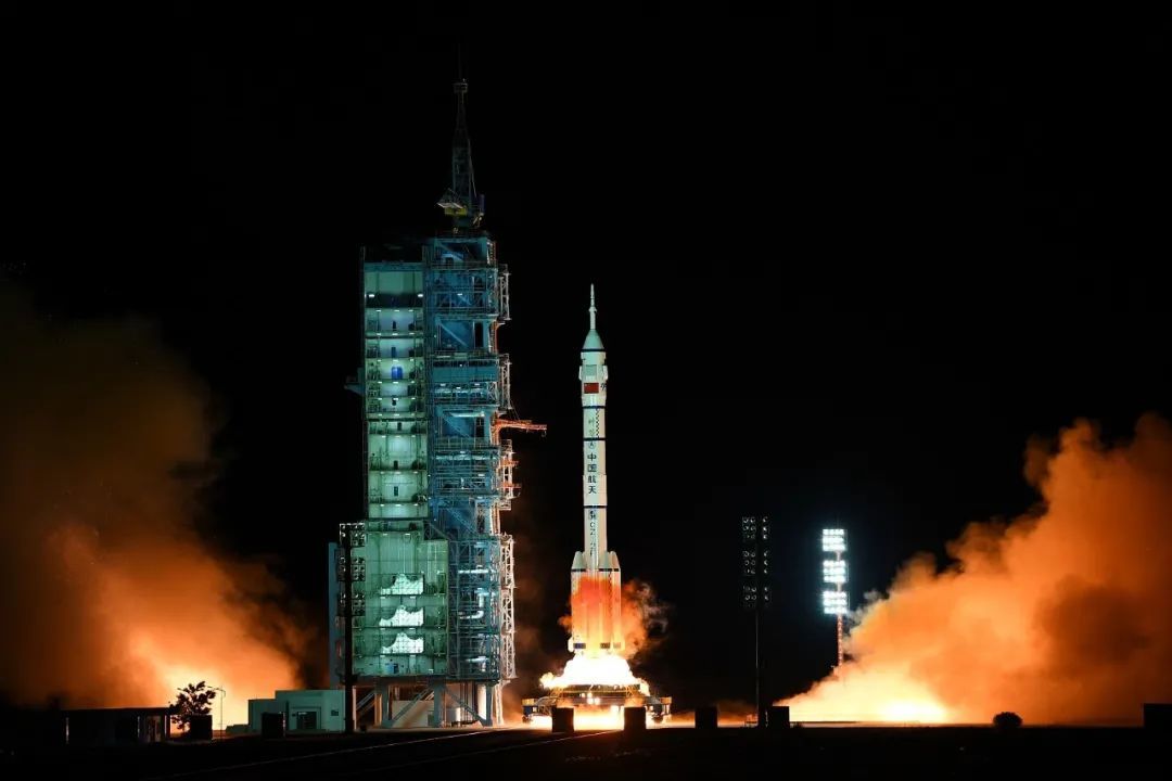距离 2022年只剩46天,3名航天员“回家”无望,过年会难过吗?