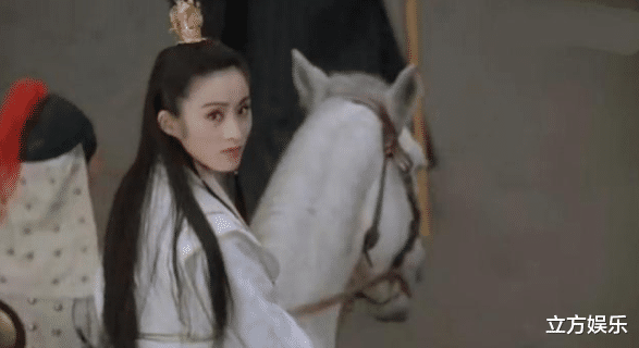 张敏|张敏婚后生活曝光！生病中还被导演老公强行拉起来直播？