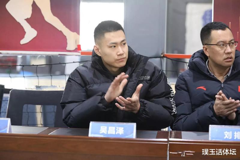 周琦|三消息！凤凰队主帅点评周琦英语差，新星砍21分，吴昌泽参加活动