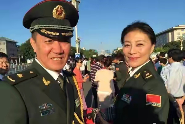 岳红|59岁的“岳红”用自己的方式改写自己的结局，苦尽甘来终无遗憾
