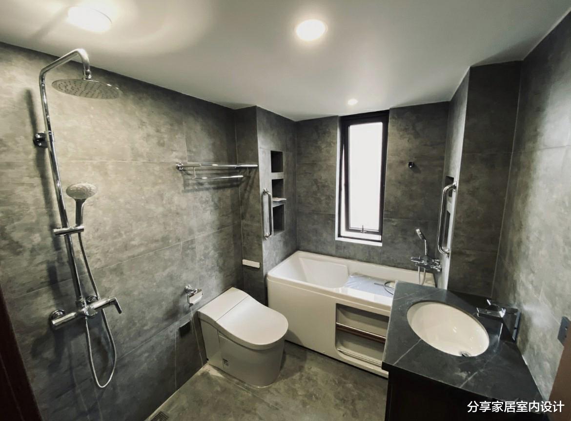 她第一次装修130平新房，坚持全屋木地板，电视墙设计非常实用！