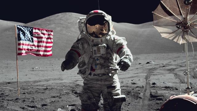 看到月球上的五星红旗,美国登月再遭质疑,为何美国国旗在飘扬?