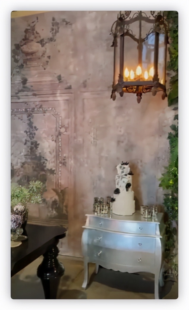 圣诞节|《亮剑》老戏骨罕秀恩爱，和妻子浪漫过圣诞节，甜蜜称对方是公主