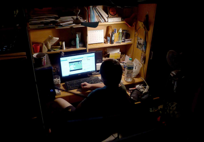 熊猫医学社|28岁男子确诊甲状腺癌，医生：夜晚频繁做1事，铁打的甲状腺也难抗