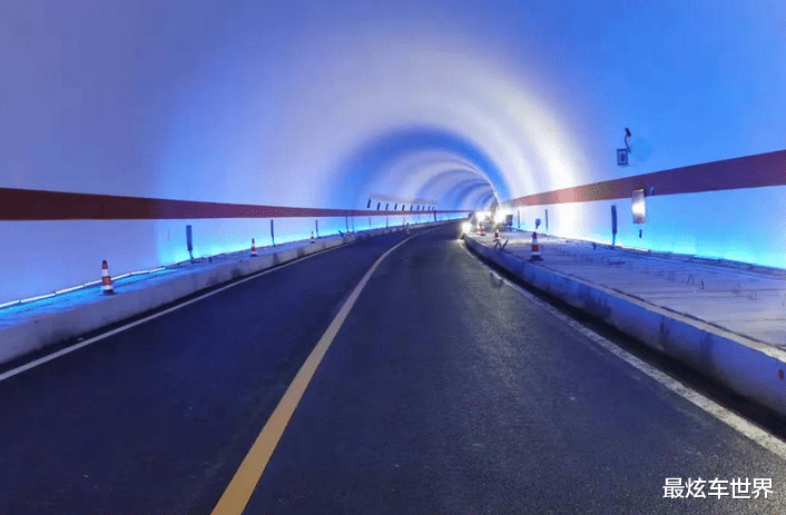 杀人案 新老车主过隧道，避免发生事故，怎样在通过隧道时比较安全