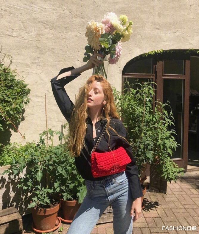 FASHION日报 宝藏博主长相自带古典气质 她驾驭色彩的能力太有料了