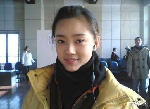 甄嬛传|18岁就被赵本山看中，因拒绝酒桌饭局，只能回农村当乡村老师