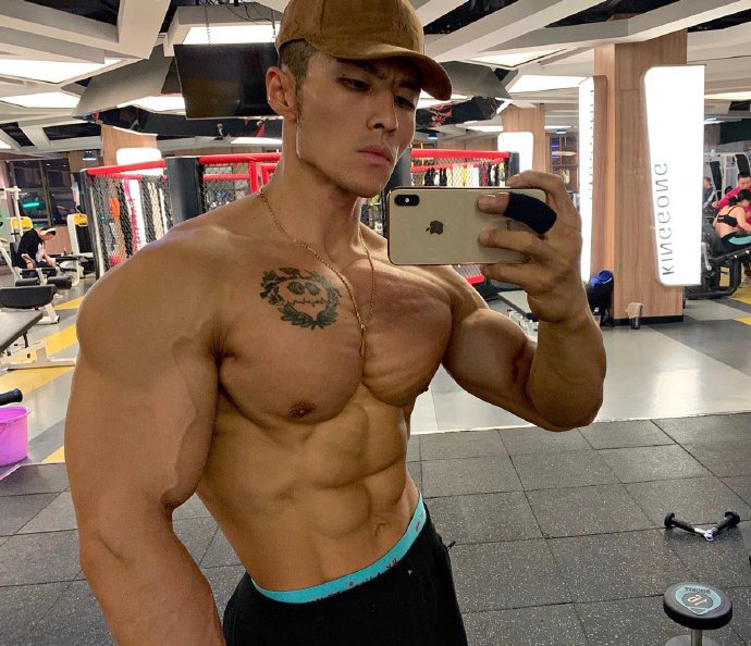 健身圈一哥|北京体育大学肌肉学霸，有颜有料有实力，腱子肉拉丝不在话下！