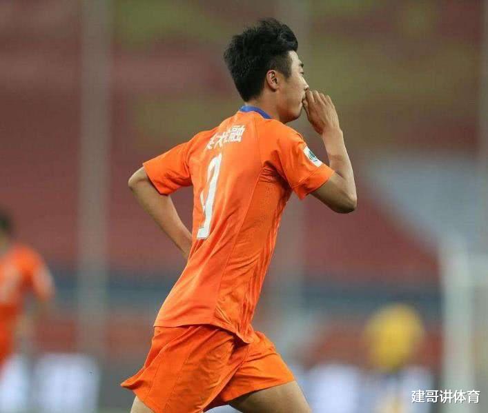 郝偉|0-3！魯能后防再成渣！高中鋒換上又被換下！郝偉看來(lái)沒(méi)相中他