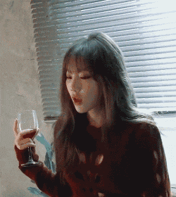 “女友和我分手跟别人睡了现在又回来，我还能要她吗？”哈哈哈神评亮了！
