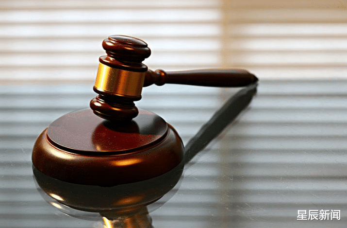 星辰新闻 男子偷看洗澡被夫妻俩抓包，跳窗后导致身亡，家属索赔88万