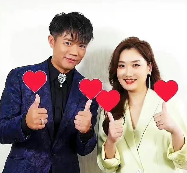 凤凰传奇|凤凰传奇这些年屹立不倒的原因，就是玲花和曾毅早就达成的共识