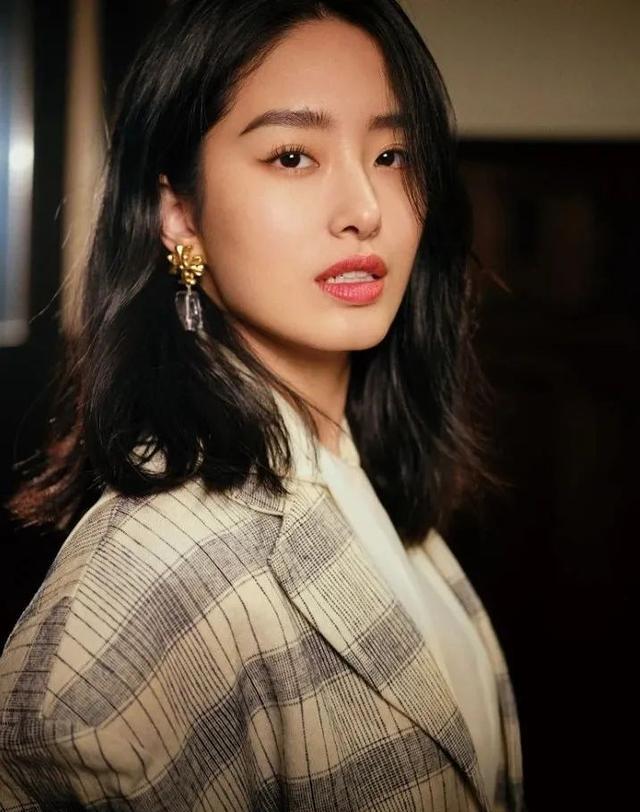 佘诗曼|杨采钰90年代OOTD,给我种了草