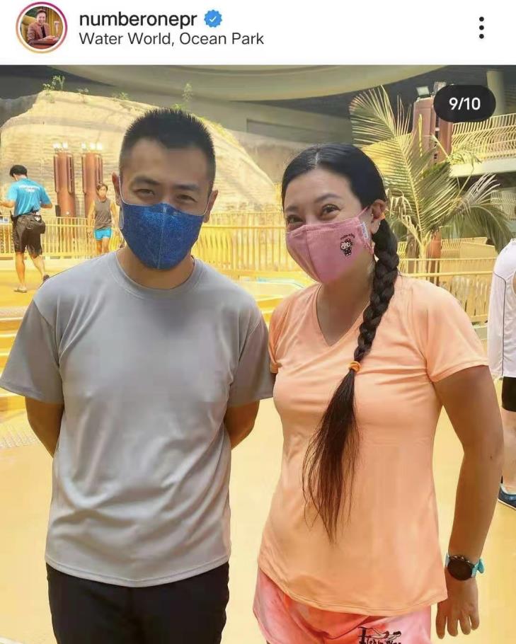 傅明宪|51岁傅明宪罕见露面，打扮减龄略显富态，至今仍是孤身一人