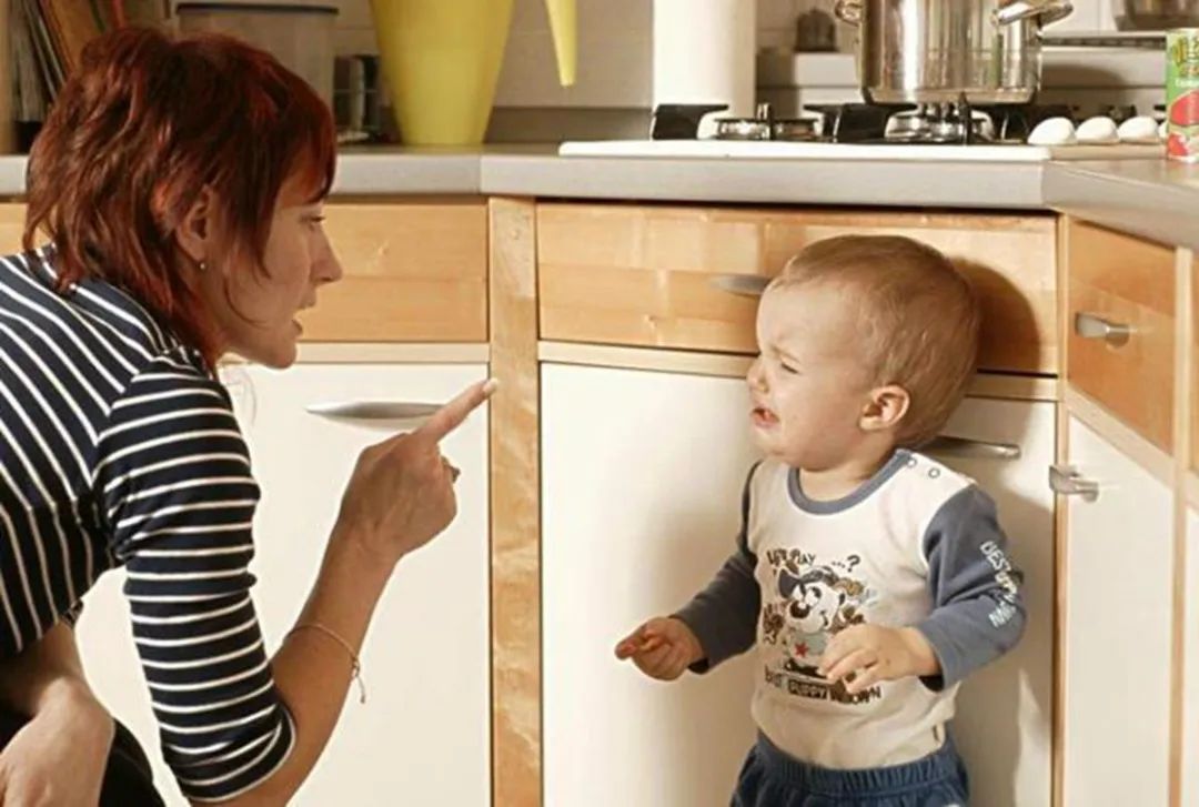 饭饭妈妈育儿|越骂孩子只会越糟，你发现了吗？罗森塔尔效应：好孩子是夸出来的