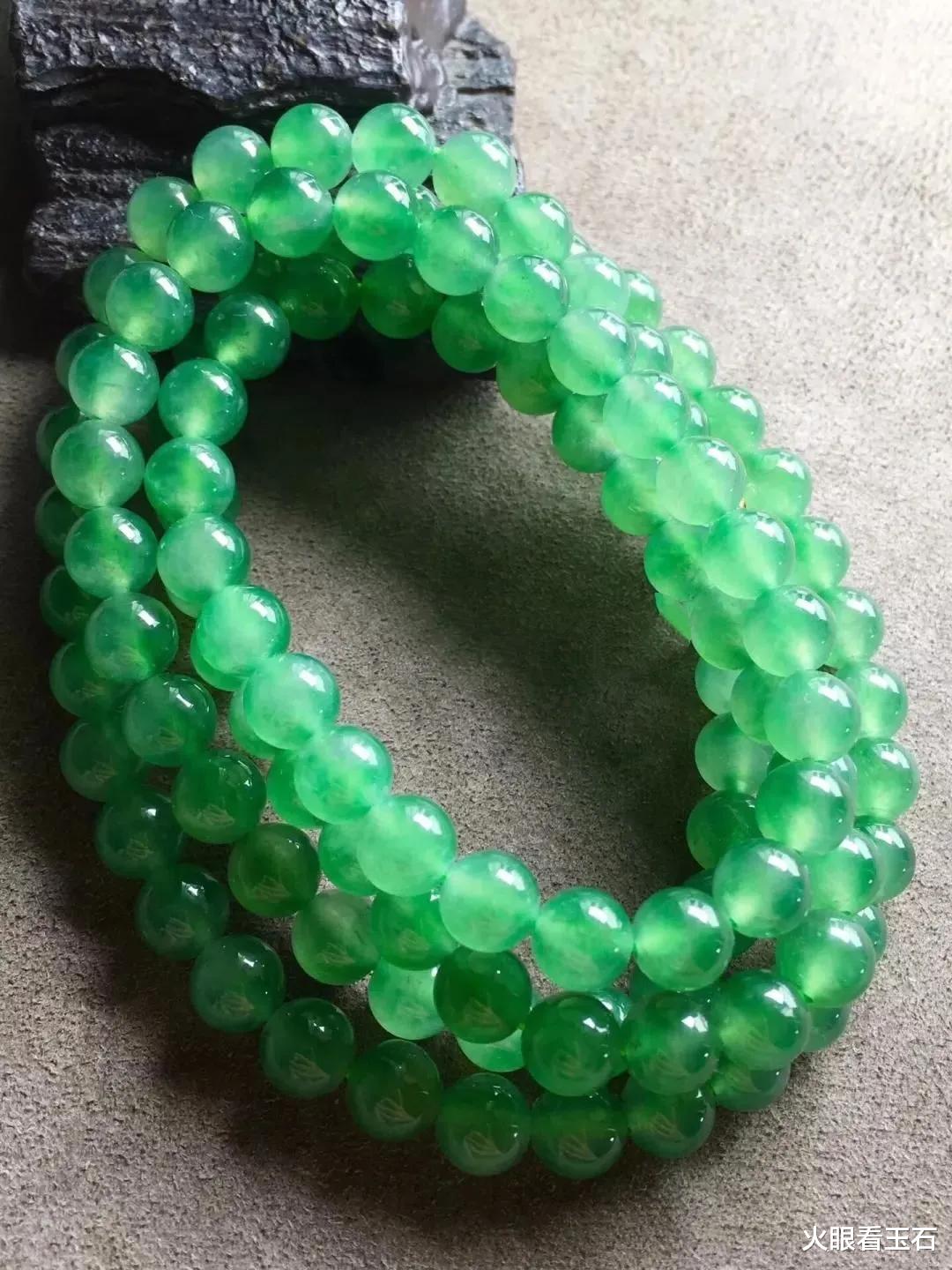 翡翠|8万买的翡翠项链，戴两个月竟褪色了，这类化妆造假术骗了很多人