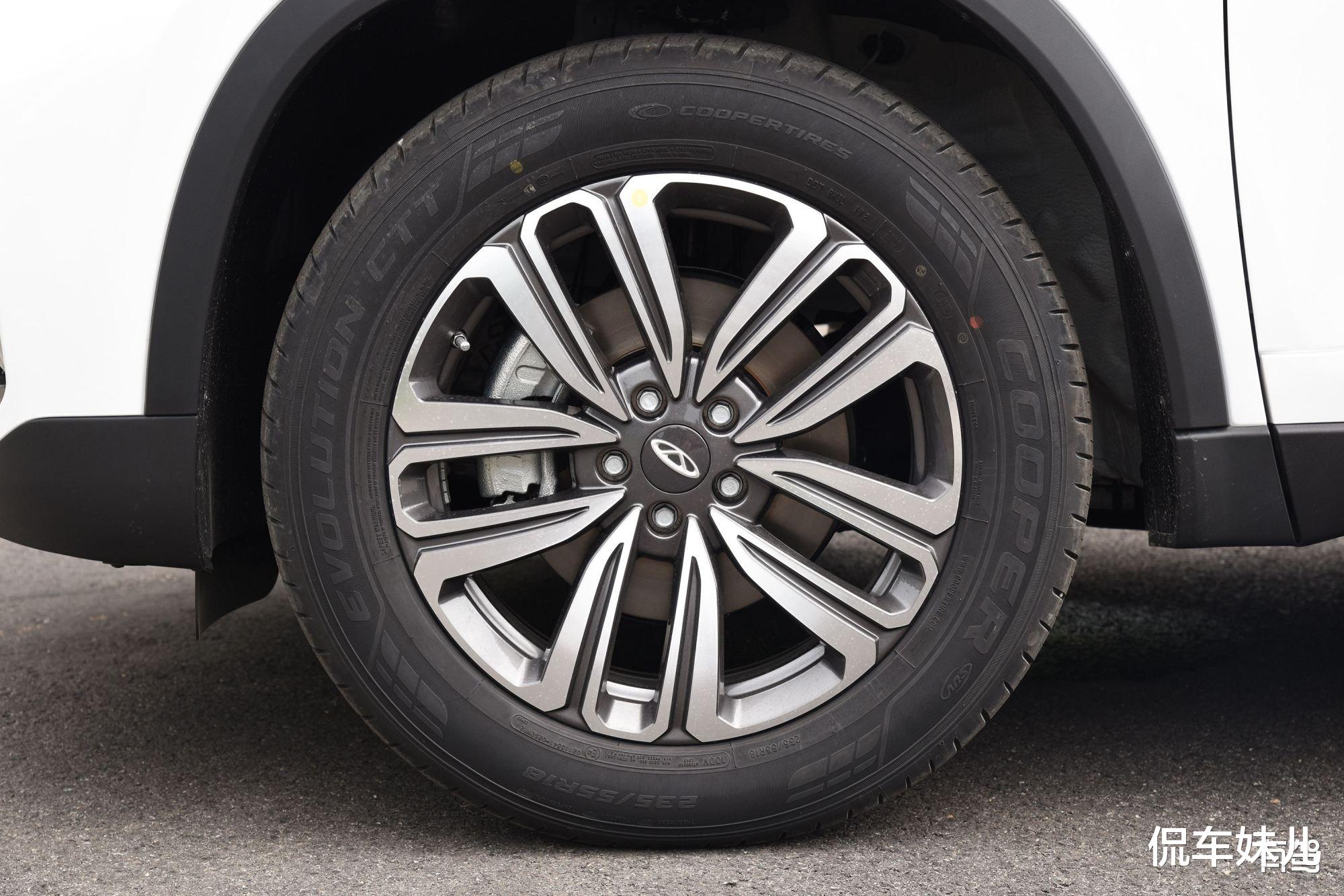 瑞虎8|10万能买到的中型SUV，空间大、配置高，配双独立悬架，不香吗？