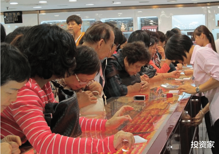 央企|黄金价格“跳水”，中国大妈却积极“抄底”！超300吨黄金被抢购