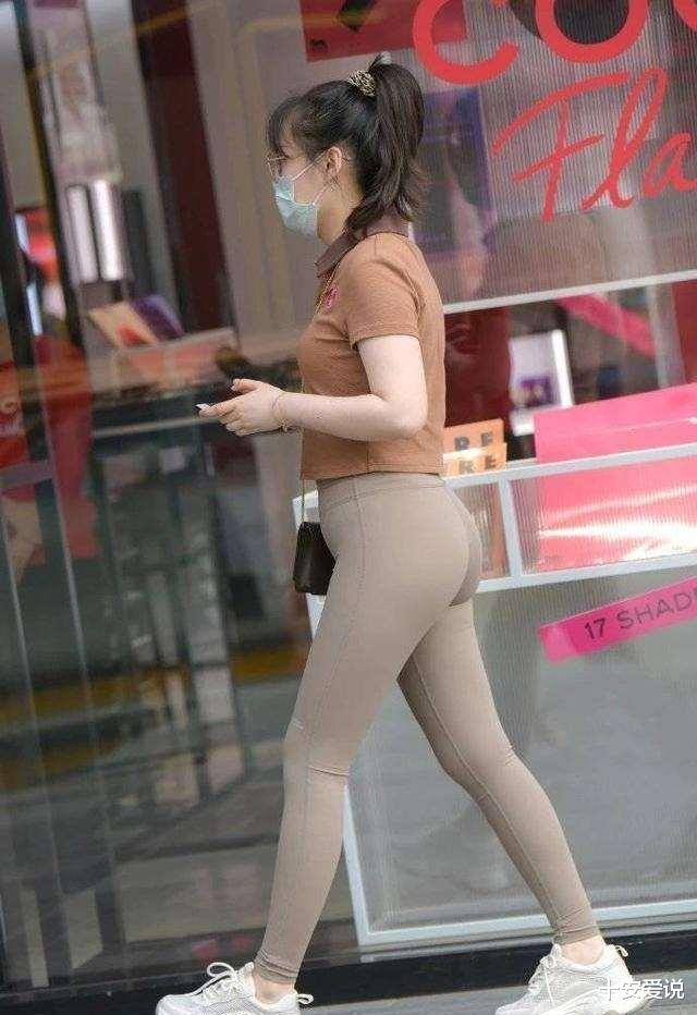 十安爱说|轻巧朴素的打底裤，轻松穿出妩媚浪漫的女人味儿，十分好看