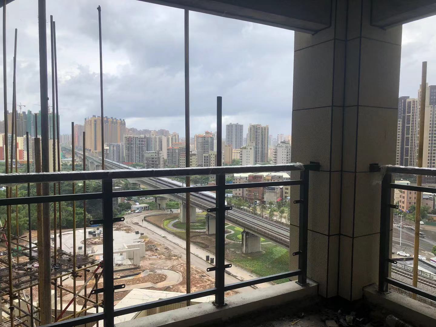 |一组漂亮的阳台护栏装饰效果图片欣赏