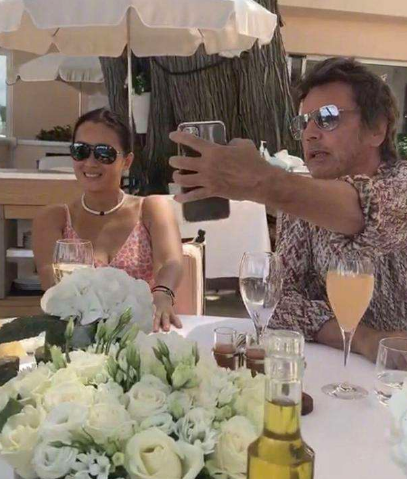 巩俐|56岁巩俐嫁74岁法国男友，俩人同框大秀恩爱，互动甜蜜令人艳羡