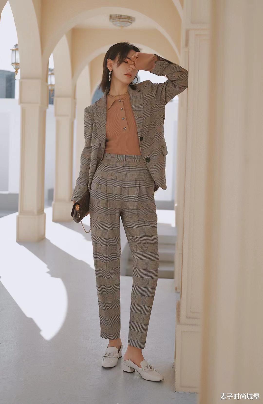 西装|天气稍冷一些学时尚博主穿西装，很有职场女神气场