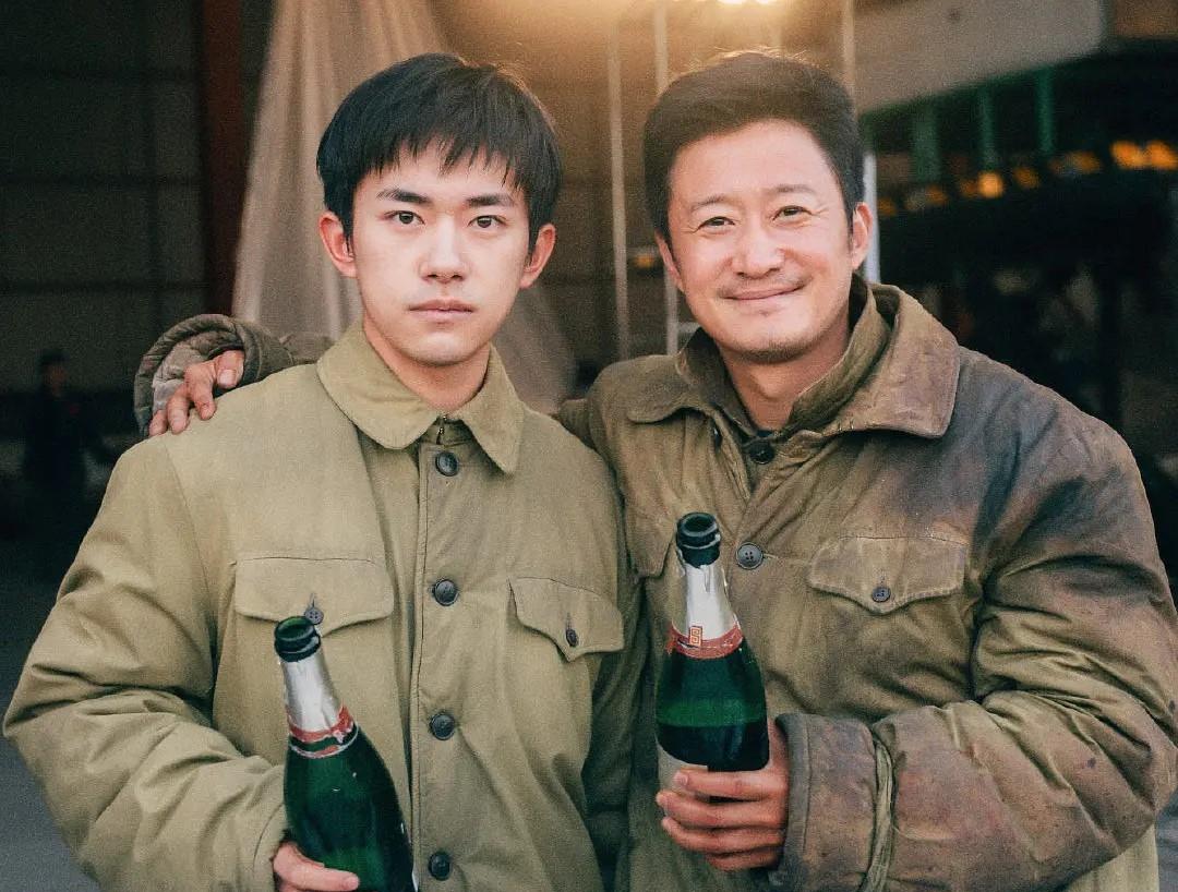 长津湖|《长津湖》演员打了多少“浓妆”男明星的脸？给你们看看啥叫男人