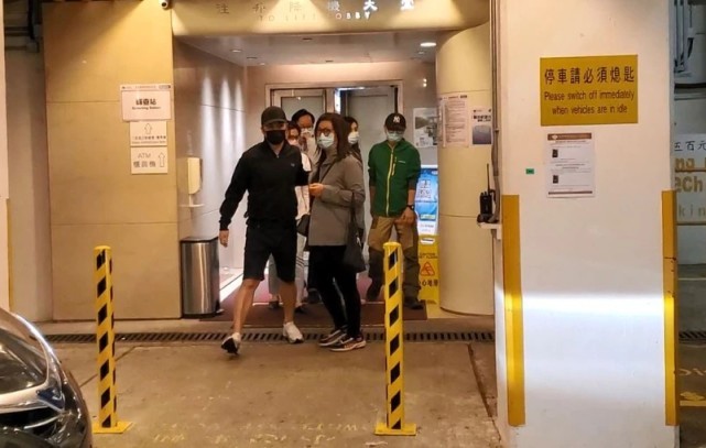 吴孟达|吴孟达病逝，孝子吴韦仑眼泛泪光惹人心疼，好友称在港举办追思会