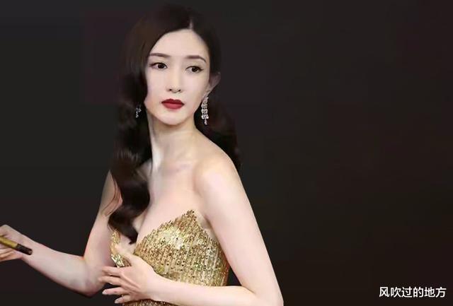 朱圣祎|江疏影穿尖领长裙亮相,侧身拍照引起热议,被质疑“敢穿不敢秀”