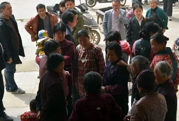 农村见闻 村里的哼歌少年，最终成为无情杀手