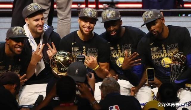 斯蒂芬·庫里|作為小球時代開創(chuàng)者，為何庫里無法被視為超巨？格林的回答一針見血