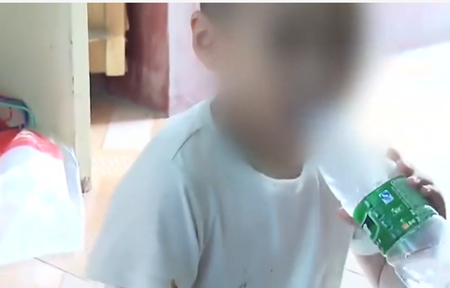 美女老板闪婚1米5小丈夫,被家暴还坚持做牛做马,为何受这委屈?
