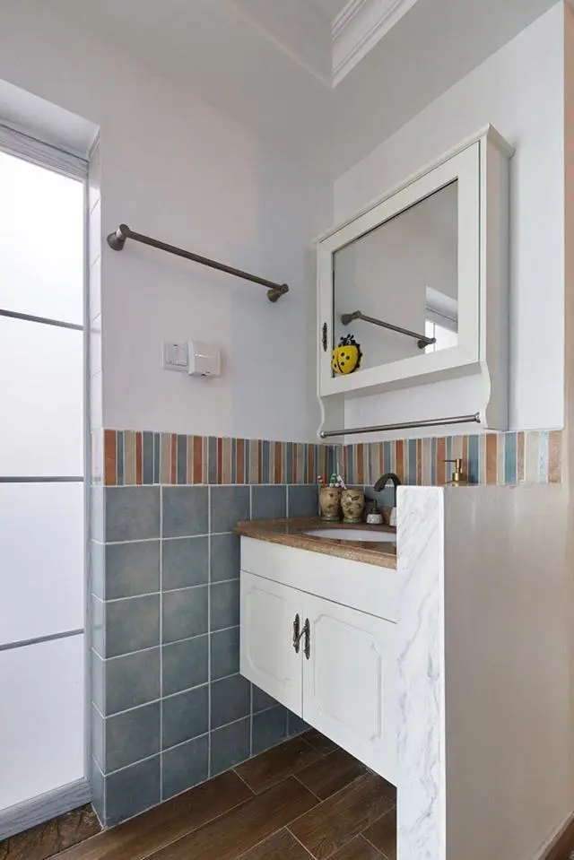 装修设计精选|新房装修时老婆鬼点子多，用剩下的地板装电视墙，省下好几千