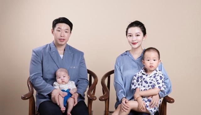 情窦初开的青春|德云社烧饼小儿子满百天，妻子晒照祝福儿子，网友：烧饼基因真强