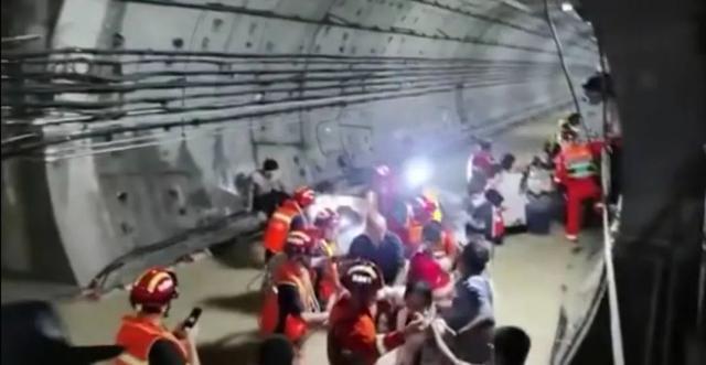 雾都夜话|亲历郑州地铁洪水《写在死里逃生后》原文 感动无数国人