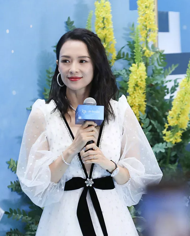 灵熙说珠宝 章子怡被称之她为东方“美人坯子”,10衣服展示她不仅美还会穿