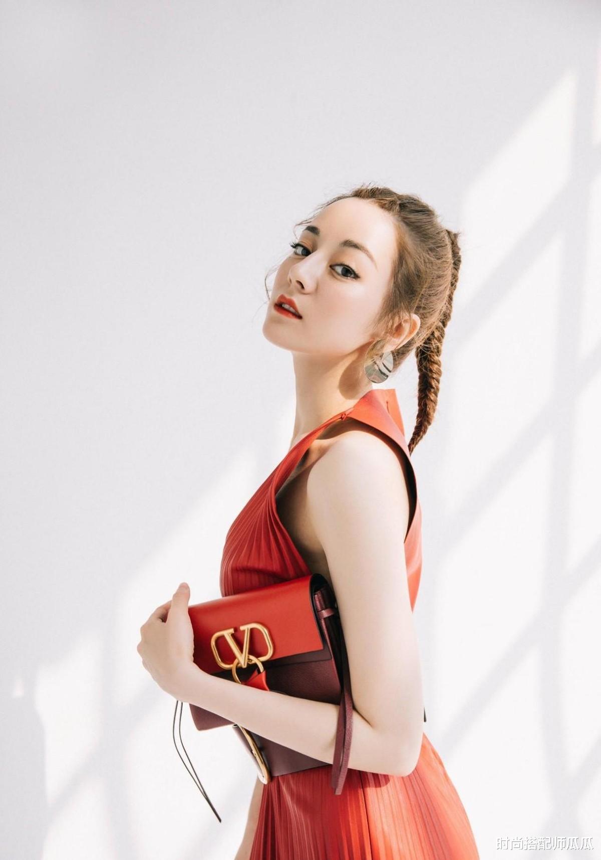时尚搭配师瓜瓜|?真正见过世面的女人，穿裙子都离不开这5个颜色，美得高级有气质