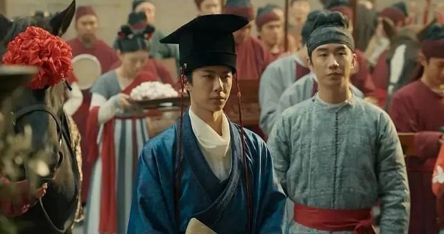 王一博|王一博新剧造型翻车？粉丝跑去《斗罗大陆》打一星，疑似拉踩肖战