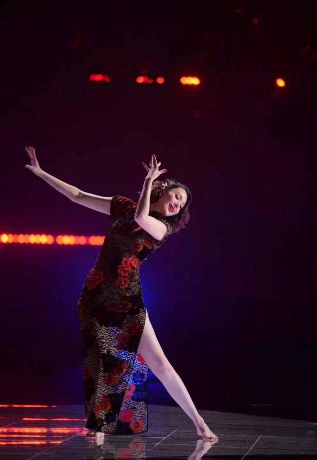 二胎|她是富家千金，为爱情失去自我，为生二胎打100针，今43岁妩媚多情