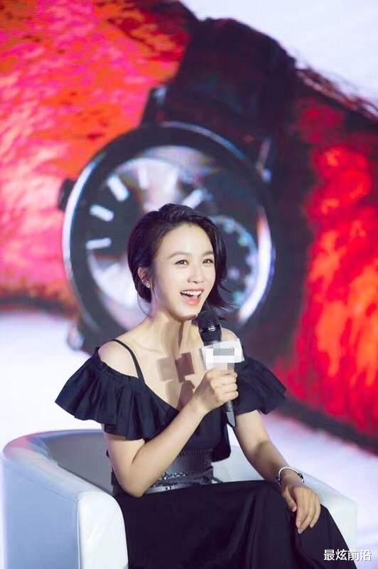 最炫前沿 汤唯的“纯欲系”穿搭太迷人，一袭黑色吊带裙，知性优雅显女人味