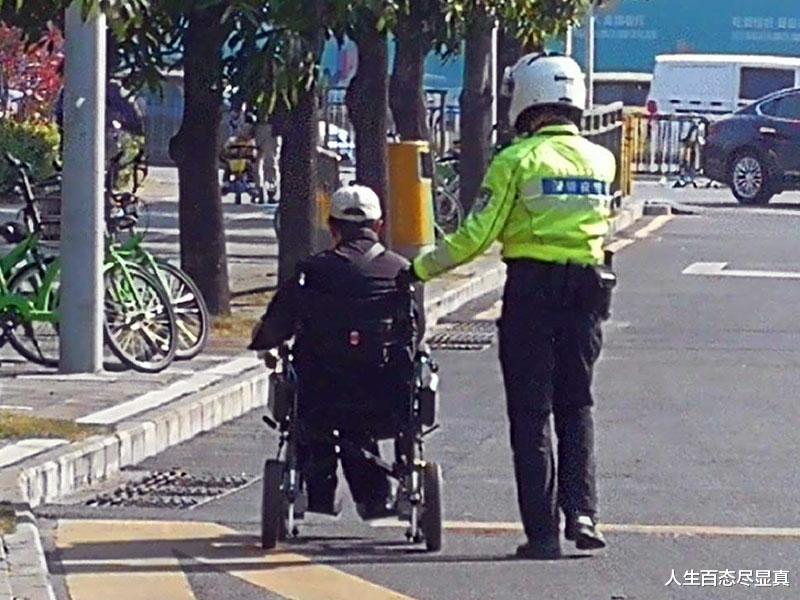 人生百态尽显真 老人坐电动轮椅进隧道被撞身亡，轿车司机欲哭无泪，真的防不胜防