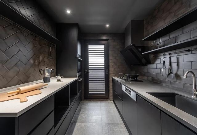 115㎡现代工业风,极简的毛坯风,高级灰的配色,效果很独特