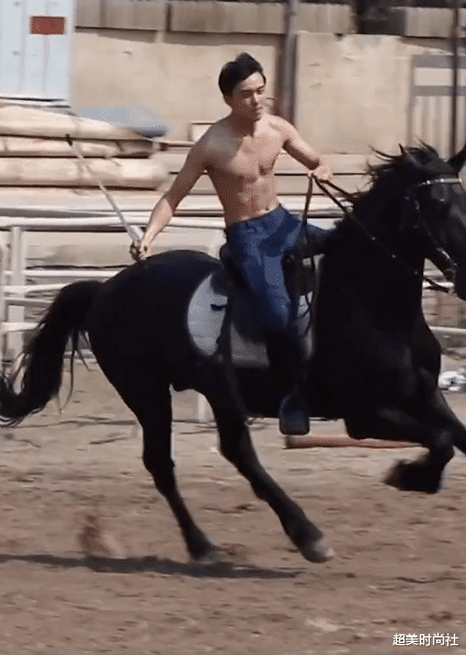 李宏毅|演员能有多拼？蒋欣为角色晒黑5度！从“华妃”到“村妇”太不易